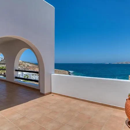 Thea - Beachfront 5 Bedrooms