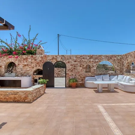 Thea - Beachfront 5 Bedrooms Sarakíniko