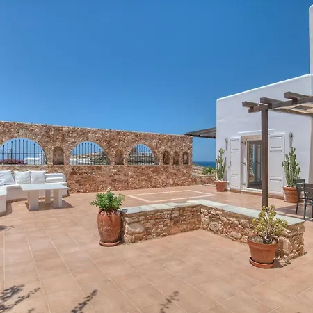 Thea - Beachfront 5 Bedrooms *