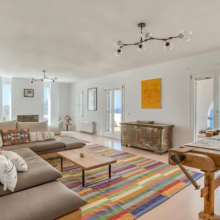 Thea - Beachfront 5 Bedrooms Sarakíniko