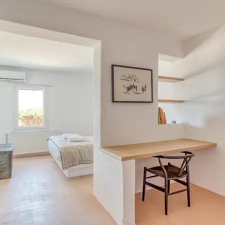 Thea - Beachfront 5 Bedrooms