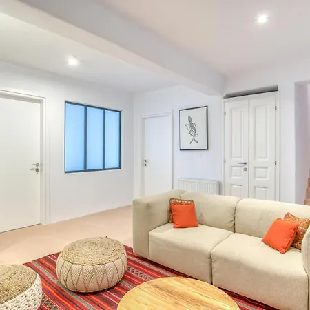Thea - Beachfront 5 Bedrooms