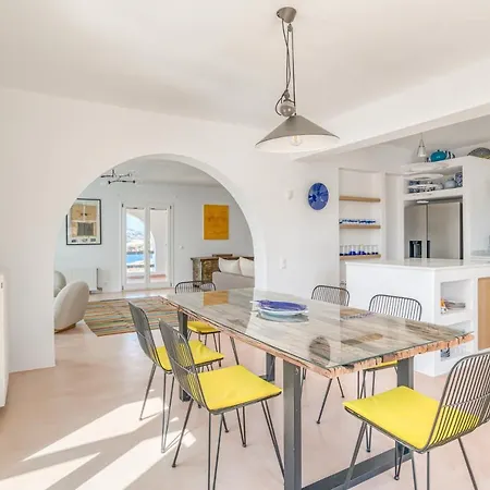 Thea - Beachfront 5 Bedrooms