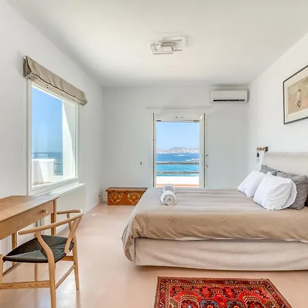 Thea - Beachfront 5 Bedrooms *
